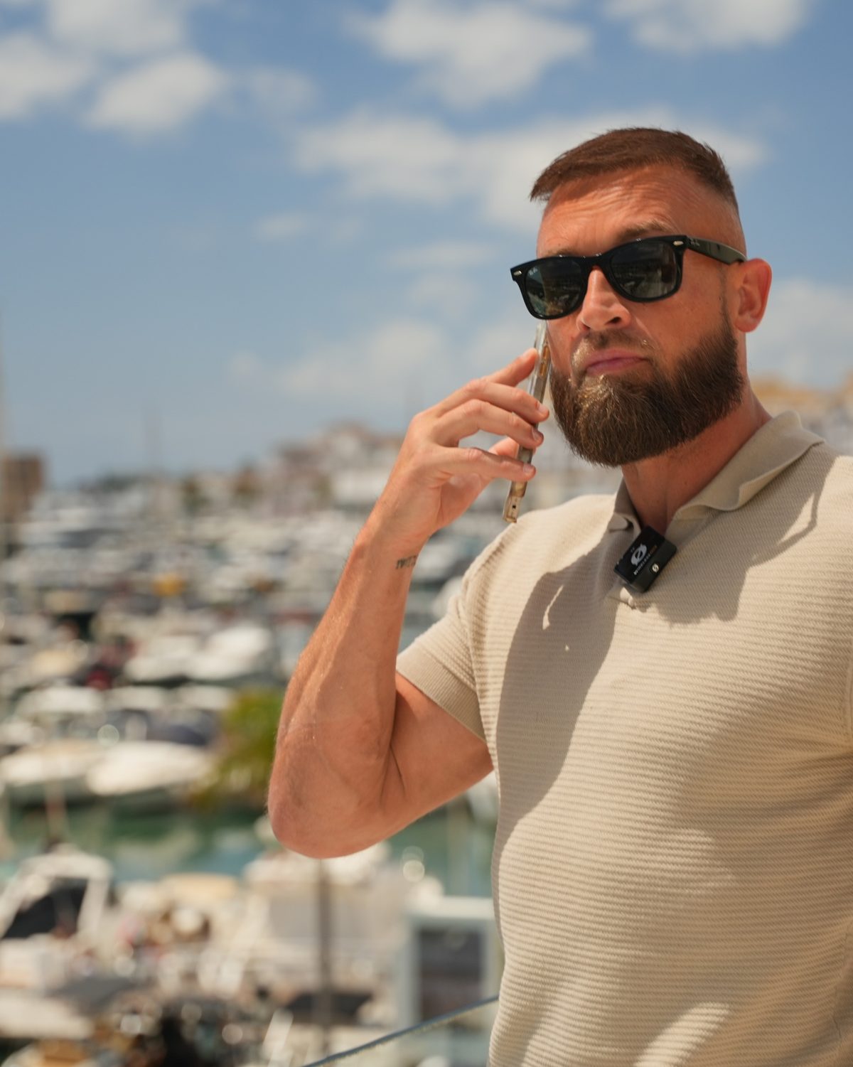 Un conseiller Eagle Invest au téléphone, Puerto Banús